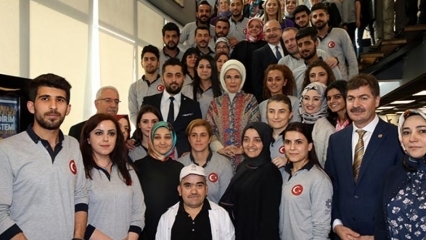 First Lady Erdoğan ontmoet jongeren in Mardin