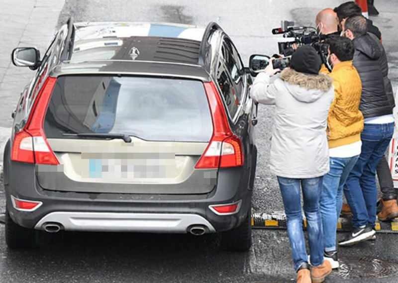Kenan imirzalıoğlu, die in zijn auto stapte, vertrok daarvandaan.