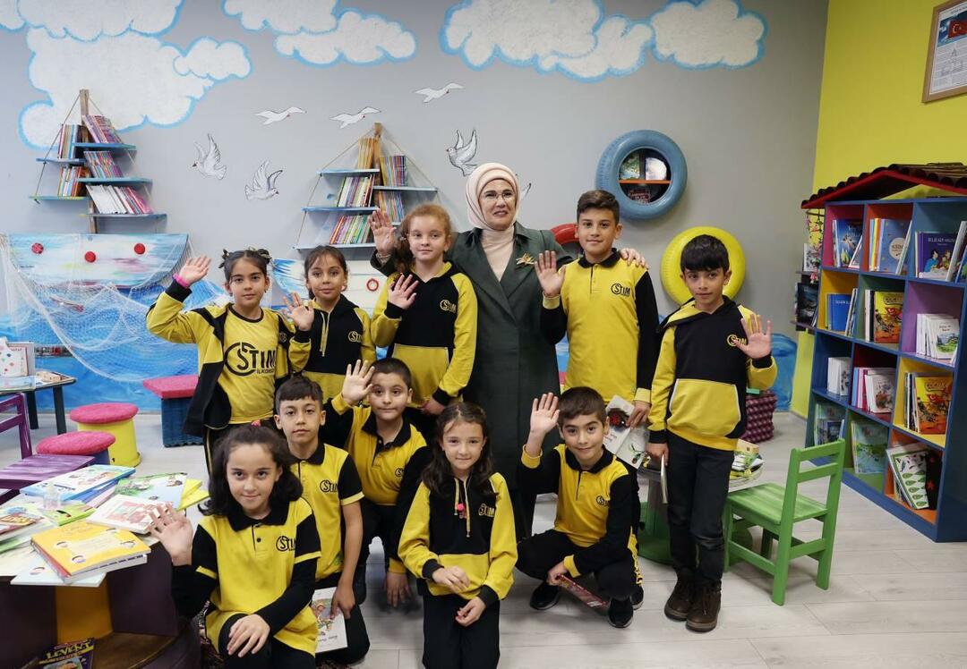 Emine Erdoğan ontmoette kinderen in Ankara