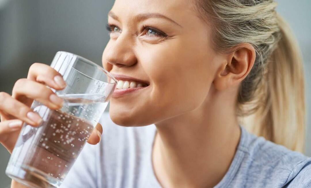 Wat zijn de voordelen van drinkwater voor huid en haar? Verbetert het drinken van veel water de huid?