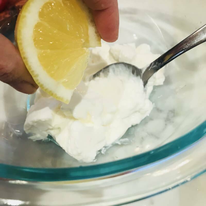 Wat zijn de voordelen van yoghurt- en citroenmasker voor de huid? Zelfgemaakte yoghurt en citroenmasker