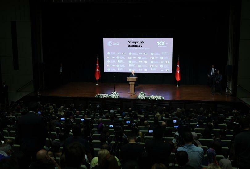 First Lady Erdoğan Centennial toevertrouwde tentoonstelling over de Rode Halve Maan in gevangenschap