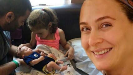 Nieuwe moeder Ceyda Düvenci toonde het gezicht van haar zoon