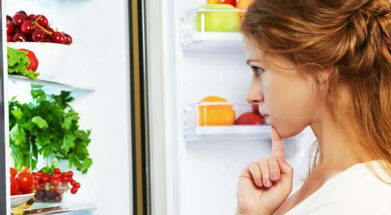 Welk voedsel wordt op welke plank van de koelkast geplaatst? Wat moet er op welke plank in de koelkast staan?