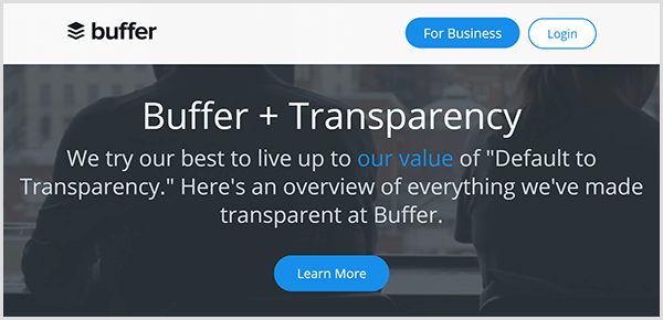De Buffer-webpagina voor radicale bedrijfstransparantie heeft een donkere achtergrond met de tekst We proberen ons best te voldoen aan onze standaardwaarde voor transparantie. Hier is een overzicht van alles wat we transparant hebben gemaakt bij Buffer. Een blauwe knop Meer informatie verschijnt onder de tekst.