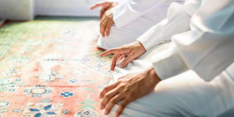 Lezen en deugd van ettahiyyatü gebed! Hoe Ettehiyyatü lezen? Waar wordt tahiyyat-gebed gelezen?