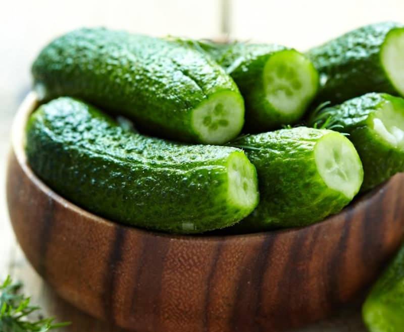 Je kunt de overgebleven komkommers tijdens het koken gebruiken in plaats van ze weg te gooien!