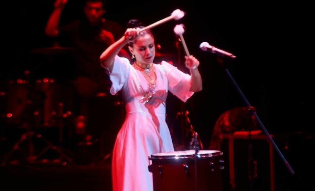 Emel Mathlouthi 'Ik draag mijn concert in Istanbul op aan de Palestijnen'