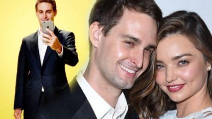 Miranda Kerr, de modelvrouw van de oprichter van Snapchat, Evan's gezicht is opgezwollen!