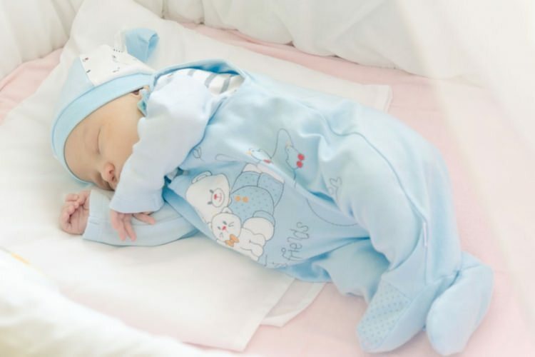 Overweeg de slaappositie bij baby's!