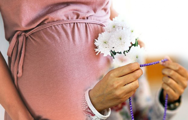 Te lezen gebeden om de baby gezond te houden tijdens de zwangerschap en de herinnering aan de wensen van Huseyin