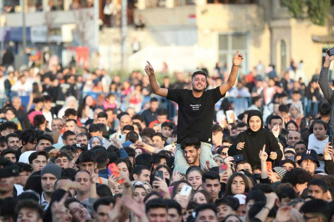 Canbay&Wolker vermaakte zich tijdens Bağcılar Youth-concert