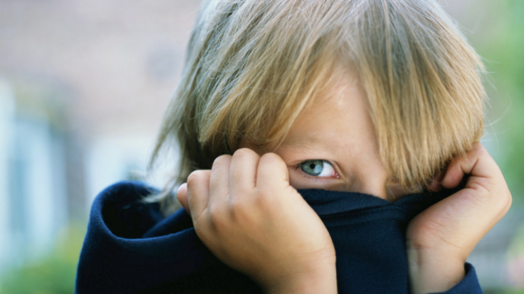 Hoe verlegen kinderen behandelen?