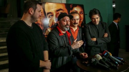 Cem Yılmaz en Şahan Gökbakar bij de filmpremière van Yılmaz Erdoğan!