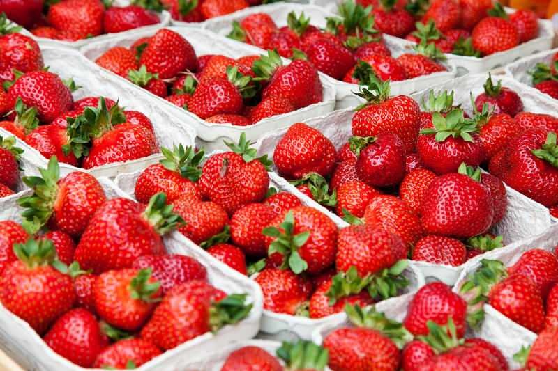 Wat zijn de voordelen van aardbeien? Hoe zit het met aardbeienallergie? Is er enig voordeel van aardbeienolie?
