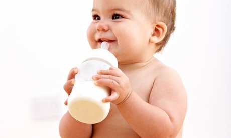 Consumeer het correct terwijl u uw kind melk geeft!