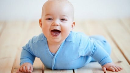Hoe worden babyoefeningen gedaan? Spierversterkende oefeningen voor baby's