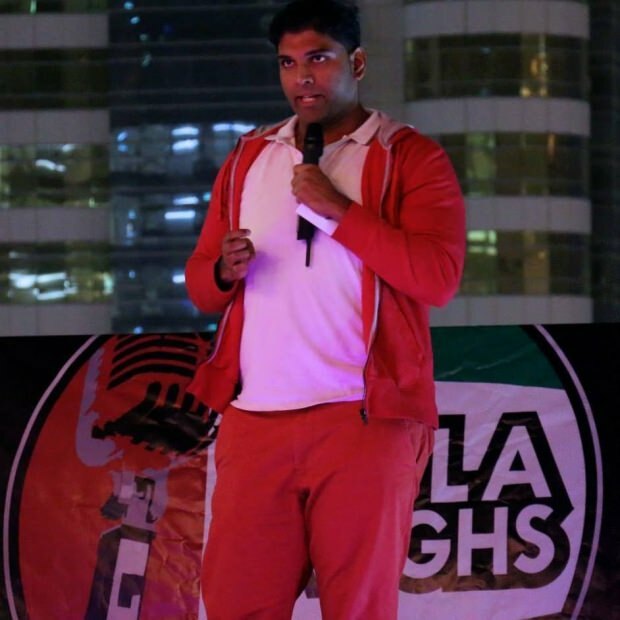 Indiase komiek Manjunath Naidu sterft op het podium! Het publiek begreep het niet
