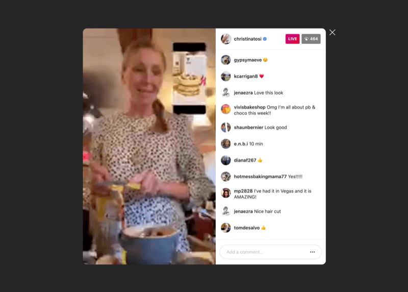 screenshot voorbeeld van een instagram live door @christinatosi met een verticale 9:16 video aan de linkerkant en opmerkingen aan de rechterkant