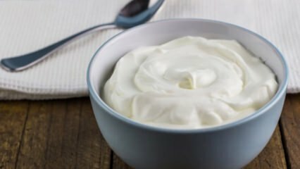 Wat moet er worden gedaan om te voorkomen dat yoghurt wordt bewaterd?