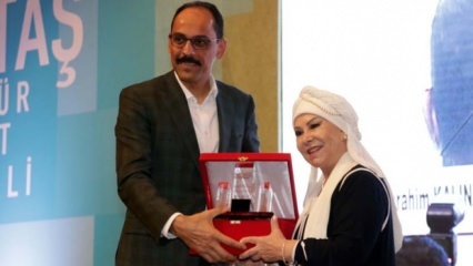 De legende van de Turkse volksmuziek ontving de Bedia Akartürk-prijs