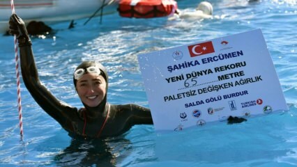 Şahika Ercümen brak het wereldrecord door naar 65 meter te gaan!