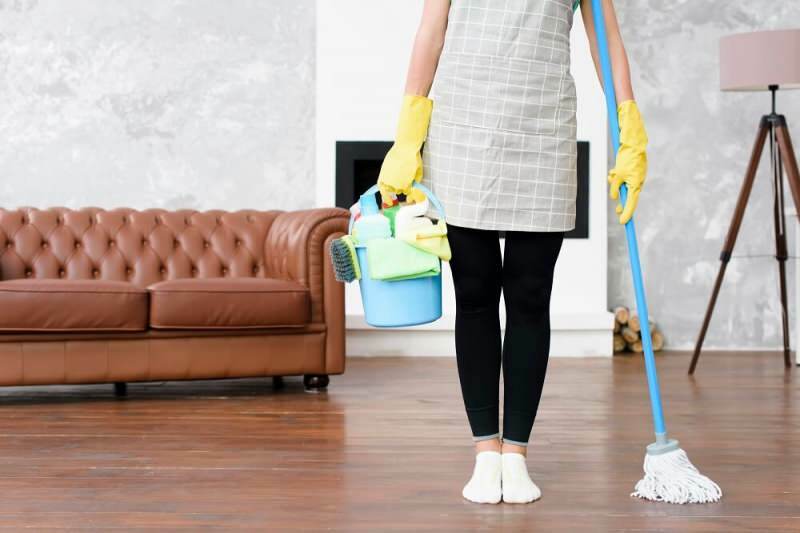 hoe de woonkamer schoon te maken