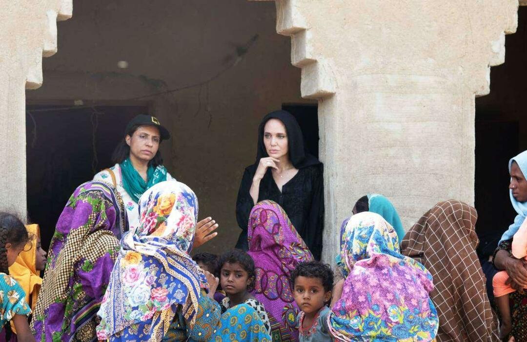  Angelina Jolie deed een beroep op de internationale gemeenschap om Pakistan te helpen.