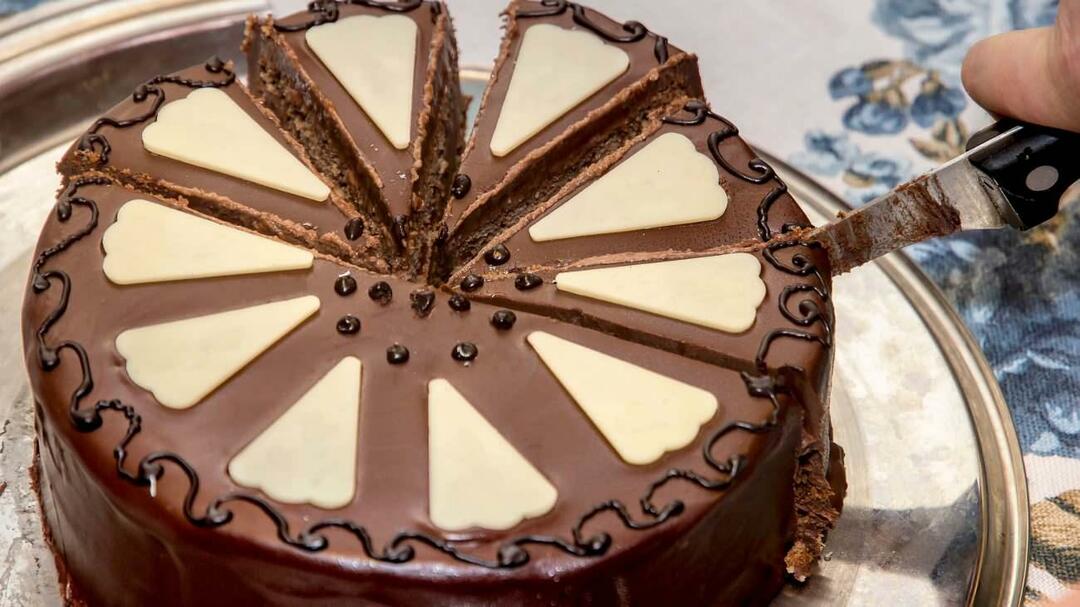 Hoe een taart aansnijden? Hoe snijd je een ronde cake? Technieken voor het snijden van taarten