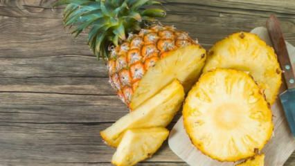 Hoe wordt ananas gesneden? 