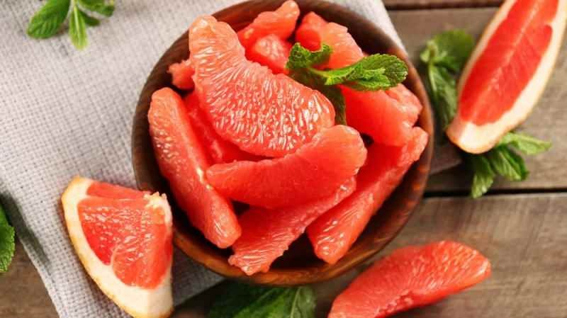 Verbrandt grapefruitsap vet, gewichtsverlies met grapefruit! Als je het na een maaltijd consumeert ...