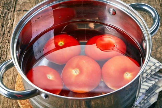 De techniek om tomaten te schillen