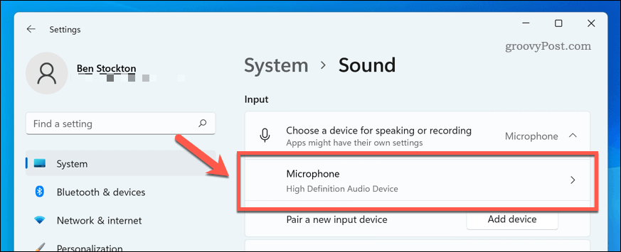 Open het microfoonapparaat in de geluidsinstellingen van Windows 11