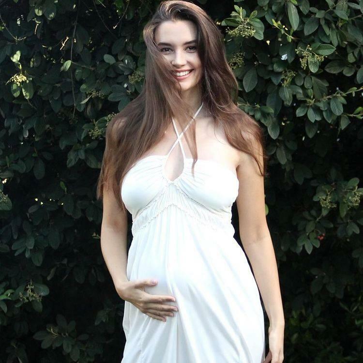  Leyla Lydia Tuğutlu zwangerschapshouding