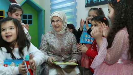 Emine Erdogan: Kom op meisjes naar school!