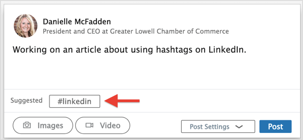 Gebruik een van de hashtagsuggesties van LinkedIn of typ uw favoriete hashtags in.