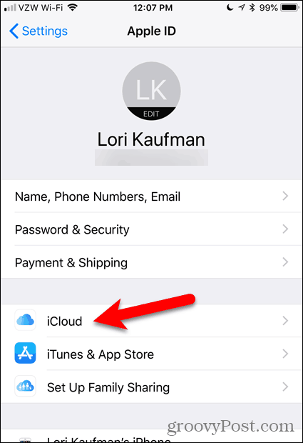 Tik op iCloud in de app Instellingen in iOS