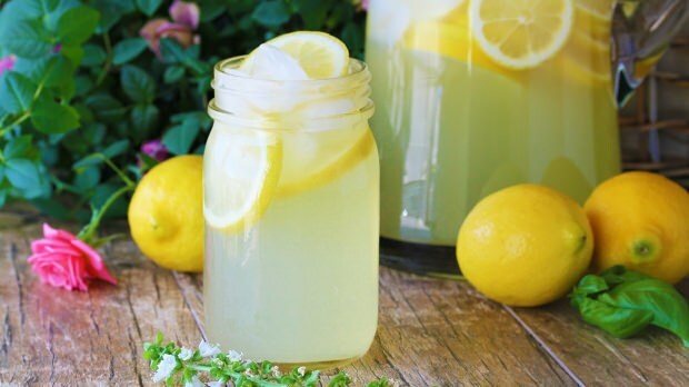 Wat gebeurt er als we regelmatig citroenwater drinken? Wat zijn de voordelen van citroensap?
