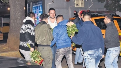 Ze werden gedwongen Hacı Sabancı een fooi te geven