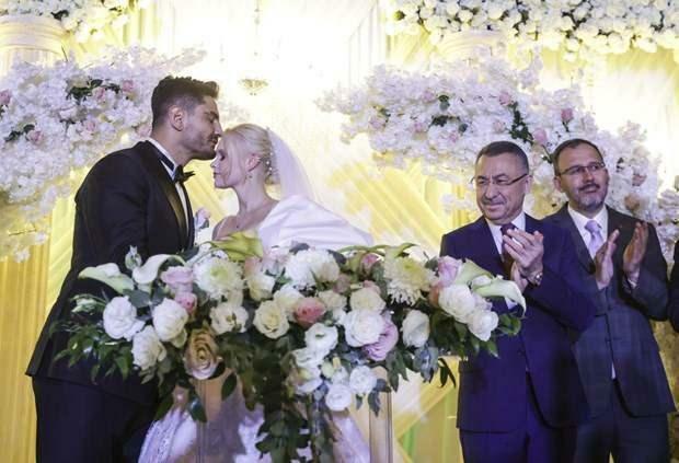 Taha Akgul is getrouwd