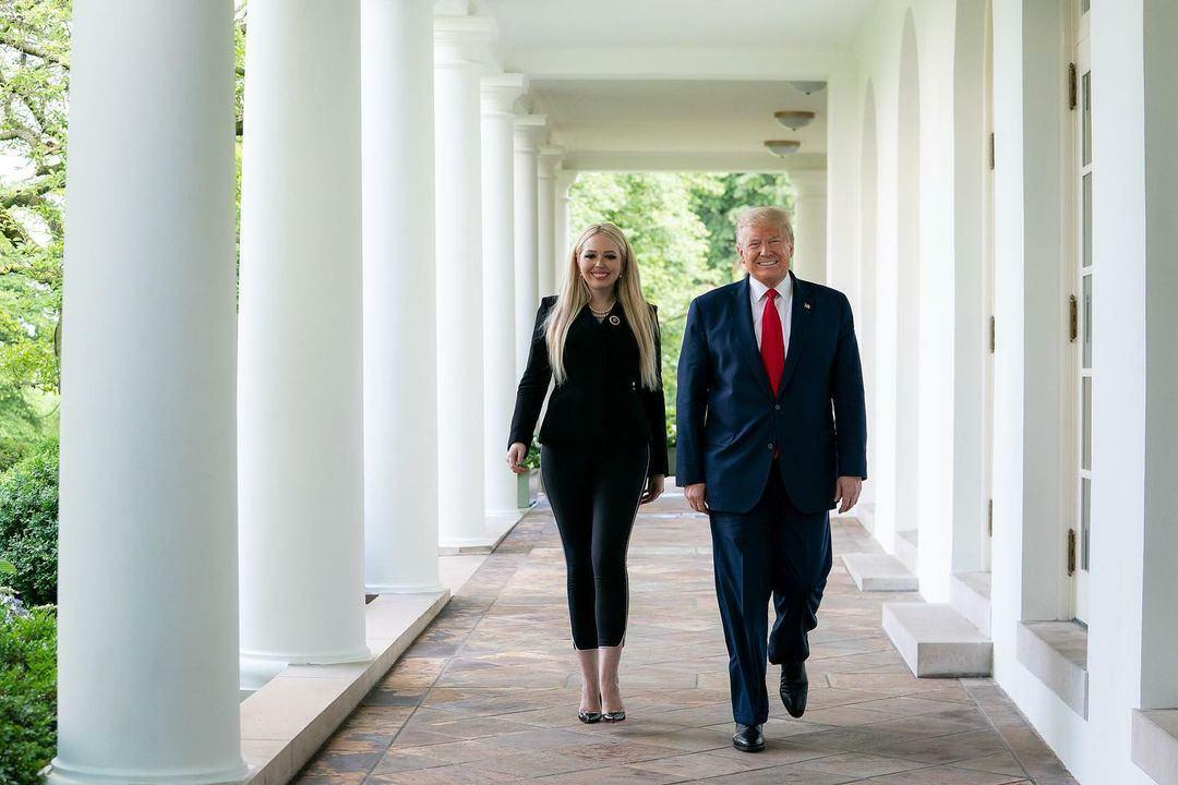 Donald Trumps dochter Tiffany Trump is getrouwd! De trouwjurken van Trump markeerden de bruiloft