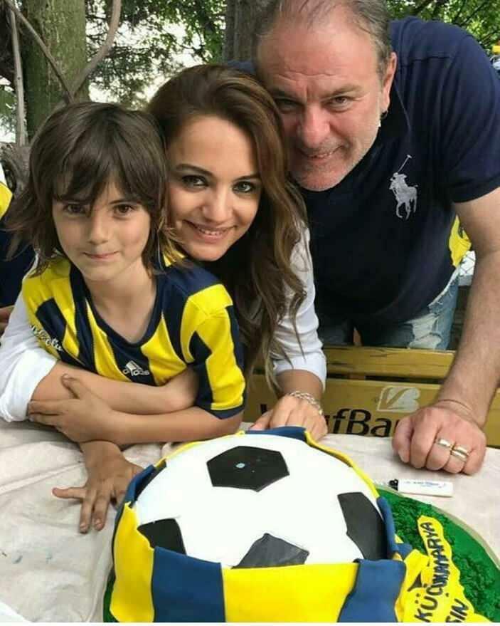 Burak Sergen's ex-vrouw Işıl Sergen en haar zoon