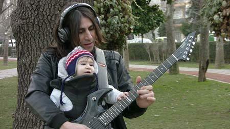 Metin Türkcan en zijn baby