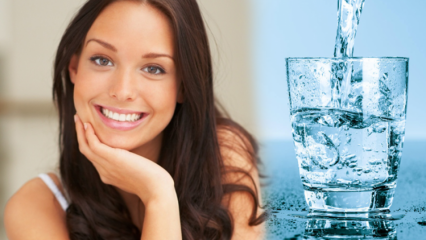 Hoe afvallen door water te drinken? Waterdieet dat 7 kilo verliest in 1 week! Als je water drinkt op een lege maag...