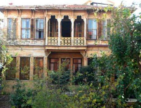 Waar is Yaprak Dökümü gefilmd? Waar is het landhuis waar Yaprak Dökümü werd neergeschoten? Laz's Mansion adres