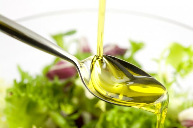 Wat zijn de voordelen van olijfolie voor huid en haar? Hoe wordt olijfolie op haar en huid aangebracht?