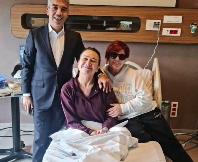 Demet Akbağ is geopereerd