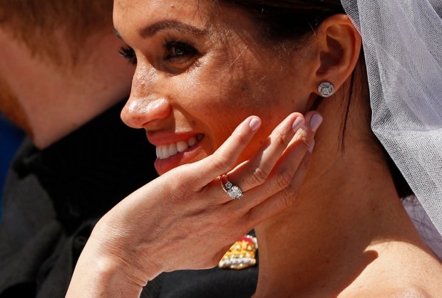 MEGHAN MARKLE HUWELIJKSHAAR EN MAKE-UP