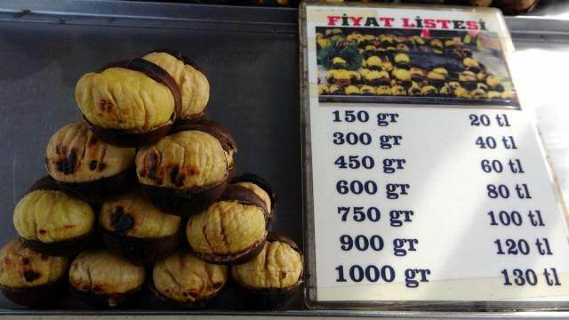 Gekookte kastanjes wogen 130 lira