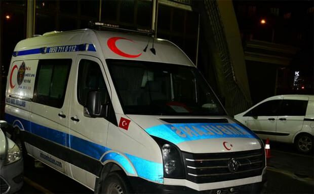 Een ambulance wachtte op Cem Yılmaz, die een optreden had, aan de deur!